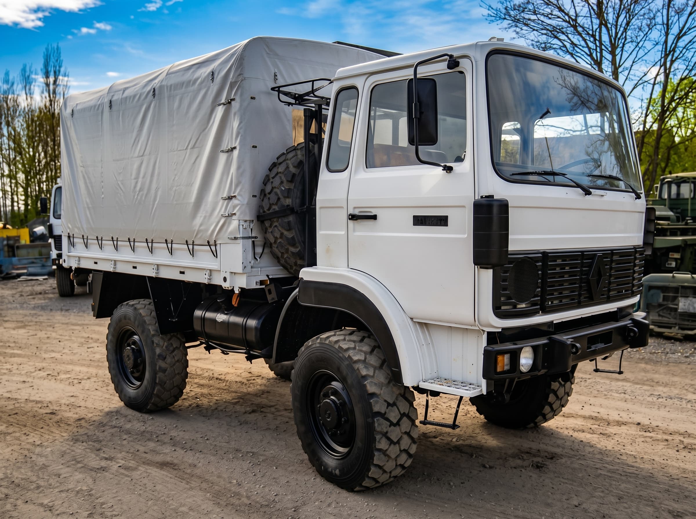 RVI TRM 2000 CARGO BACHE