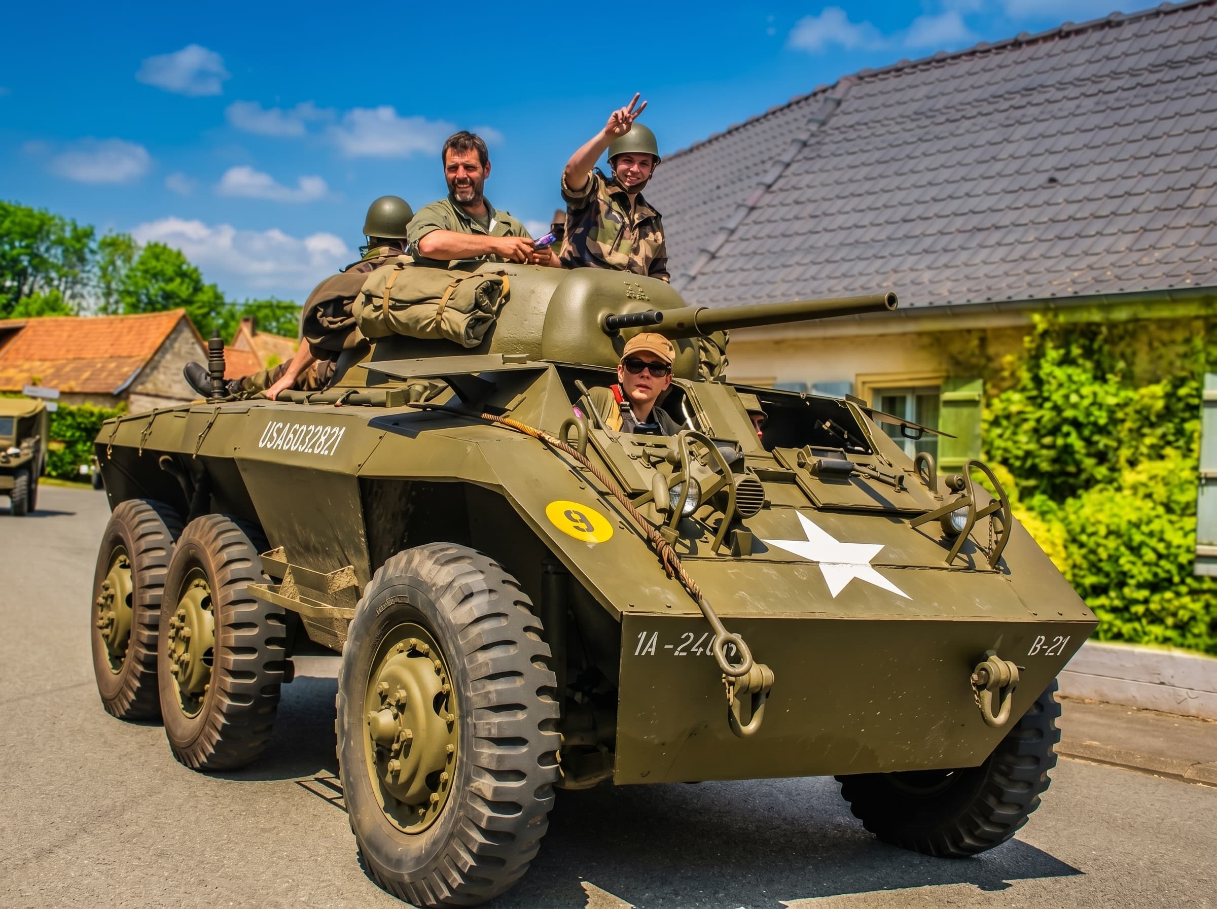 LOCATIONS VEHICULES MILIATIRE COMMEMORATIONS HISTORIQUES