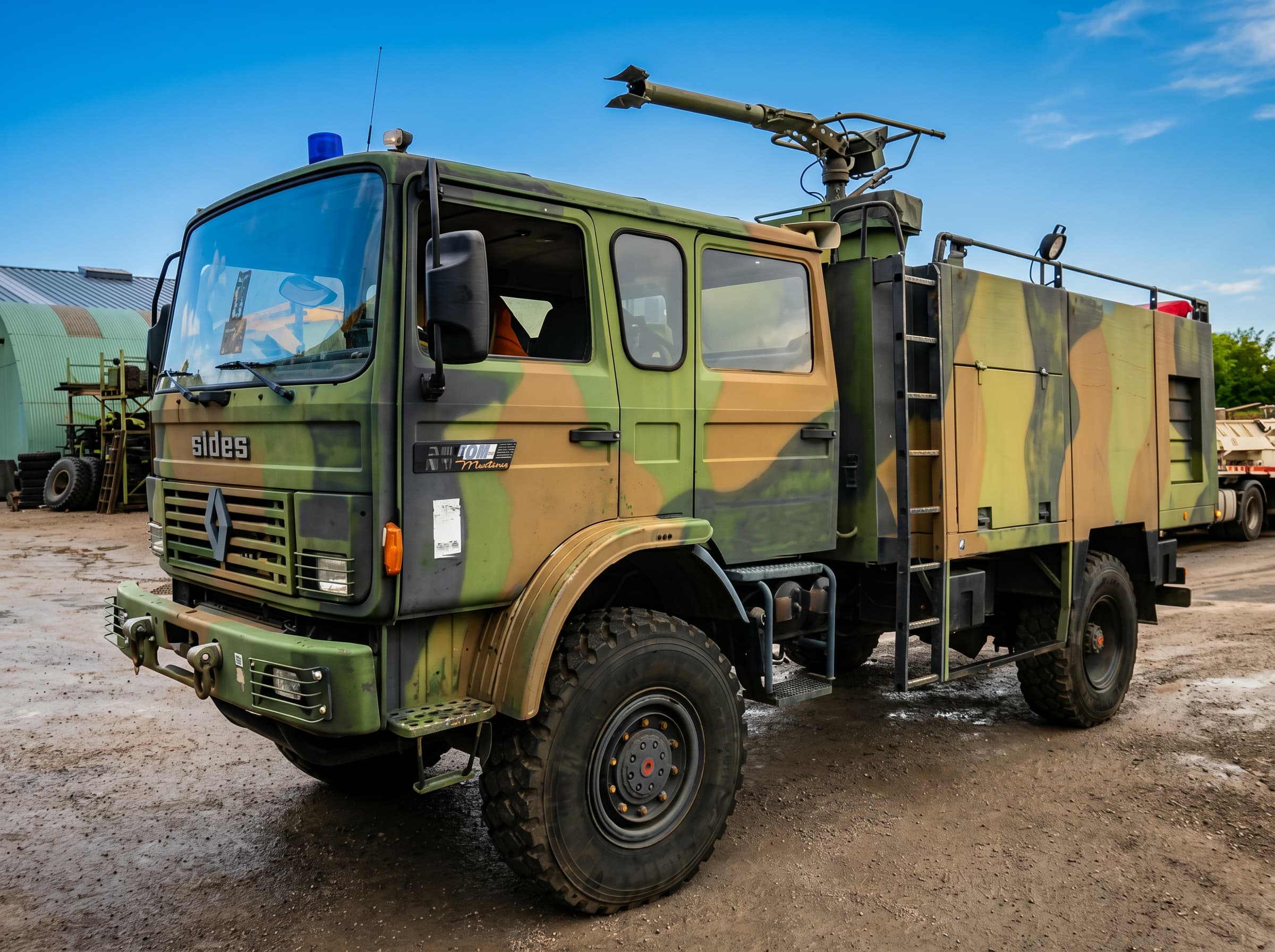 RENAULT 4X4 M180 DOUBLE CABINE INCENDIE