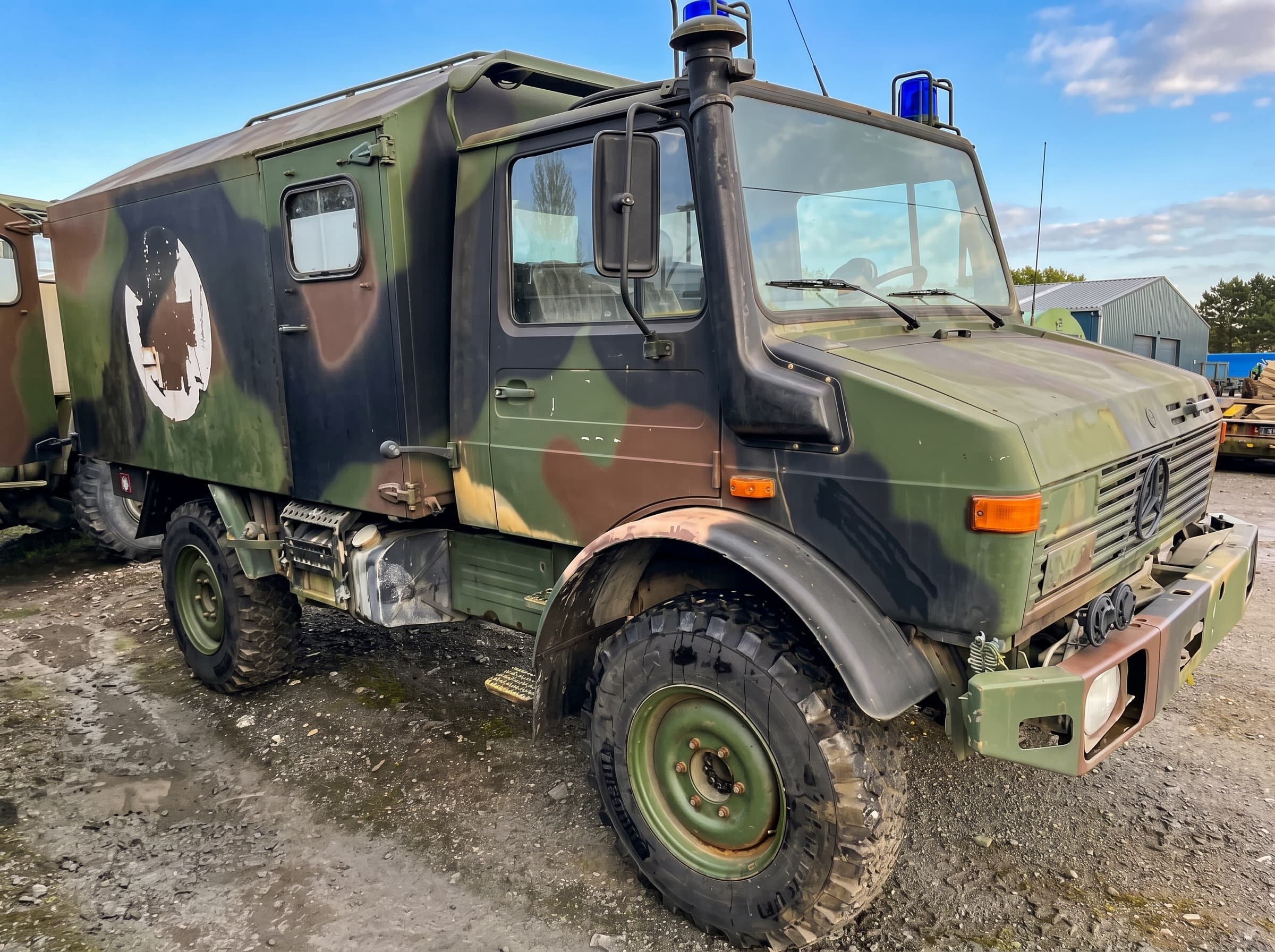UNIMOG 435 AMBULANCE