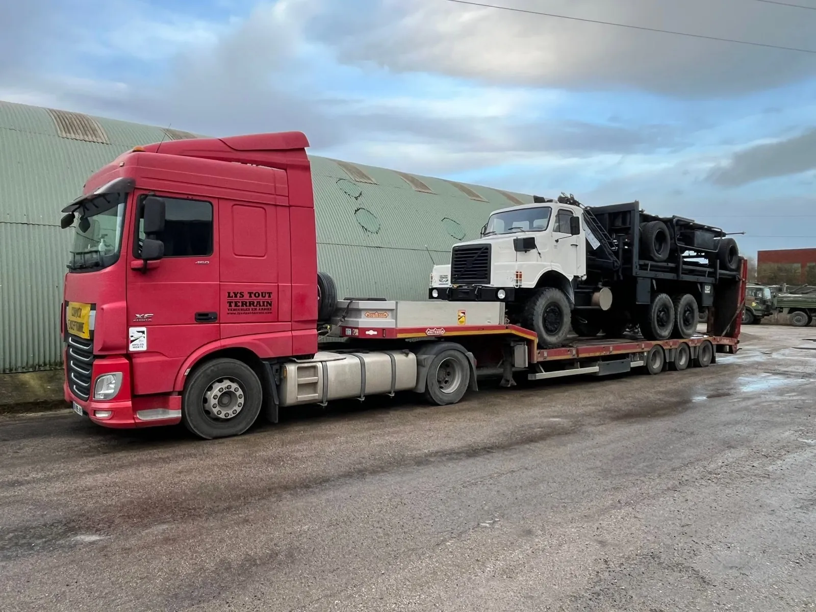 Export de camions militaires : nos départs pour Anvers et l’Afrique