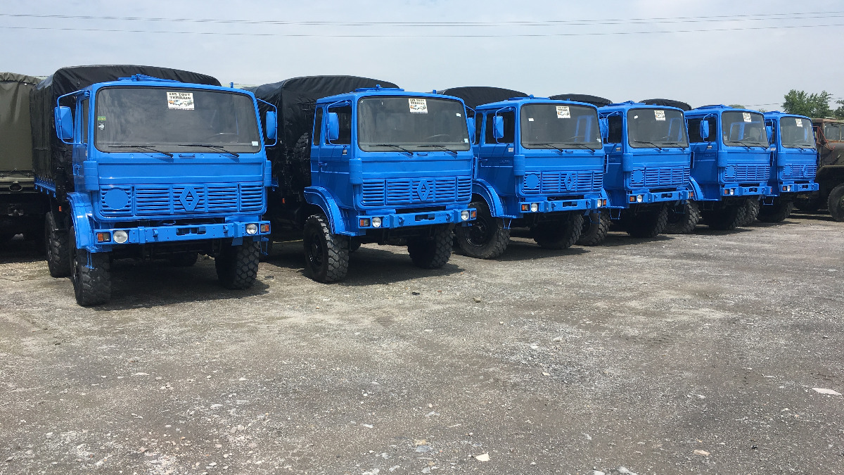 20 Mercedes Unimog pour des travaux publics au Sénégal