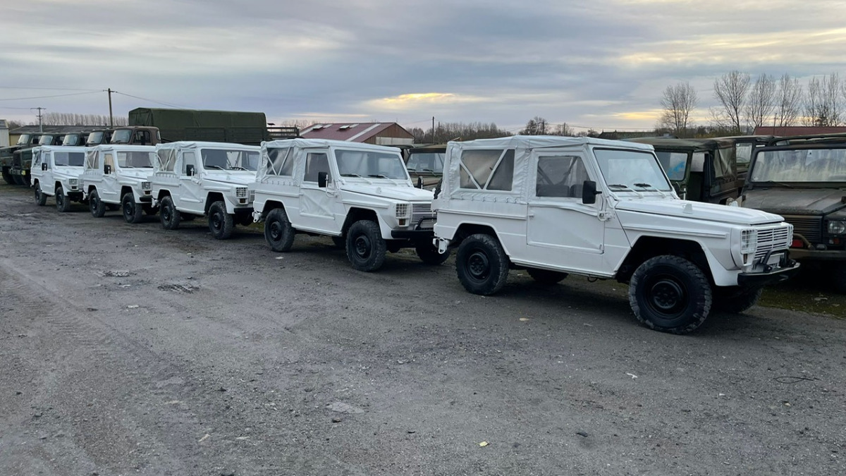 4 Peugeot P4 pour un corps de sécurité en Guinée