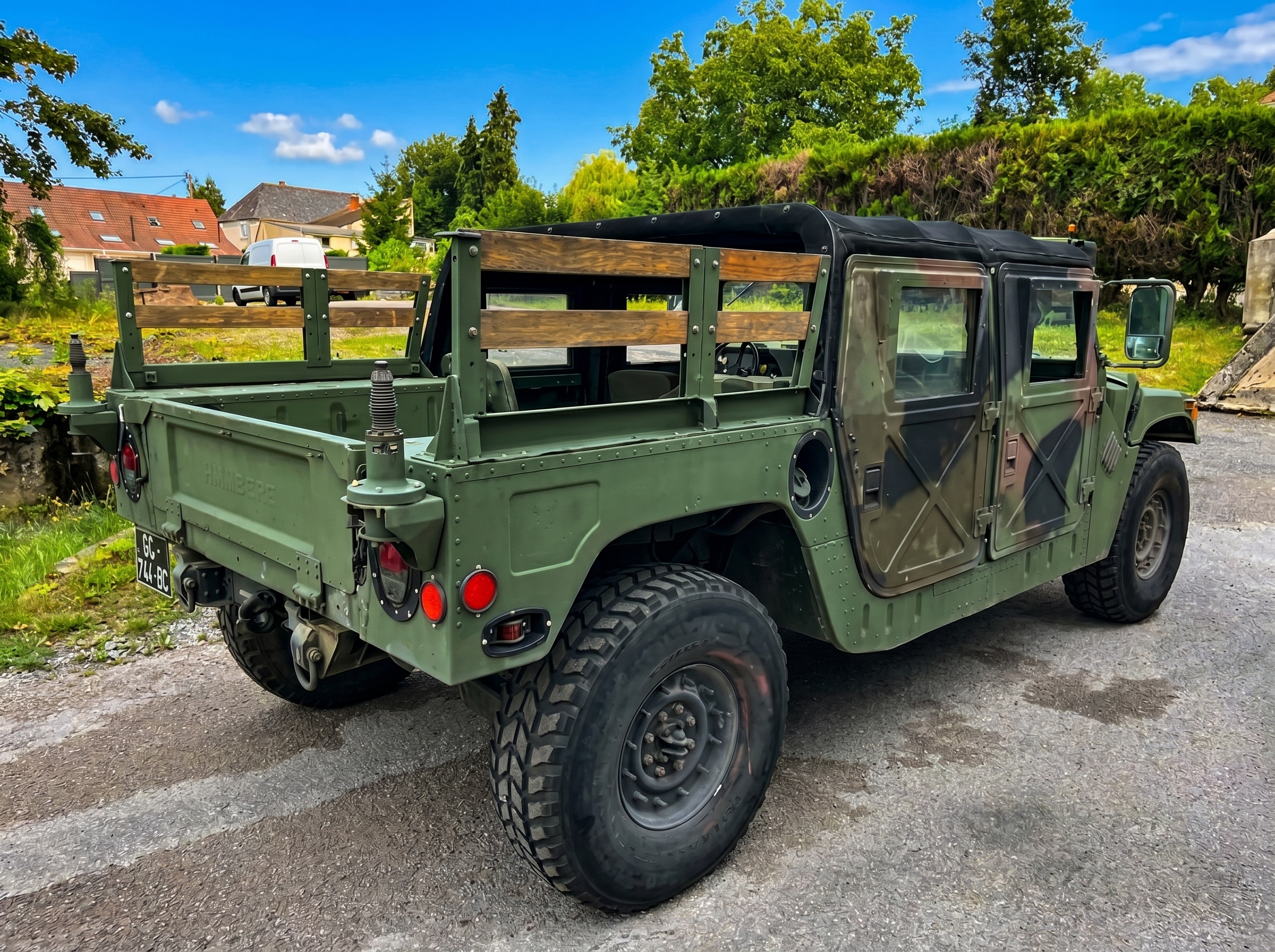 HMMWV M998