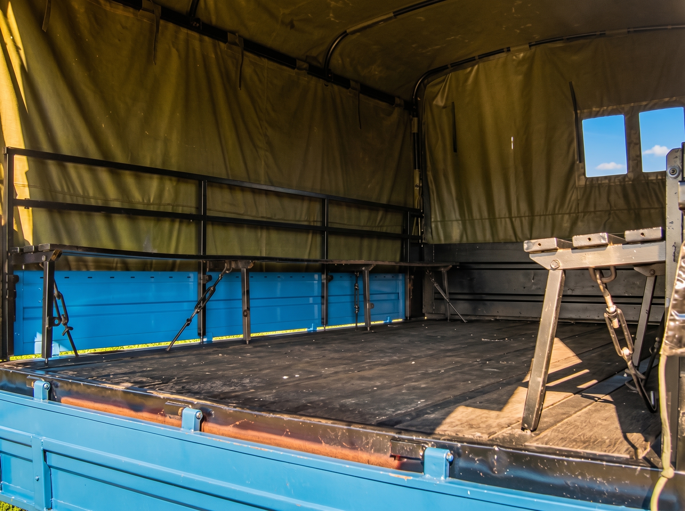 RVI TRM 2000 CARGO BACHE