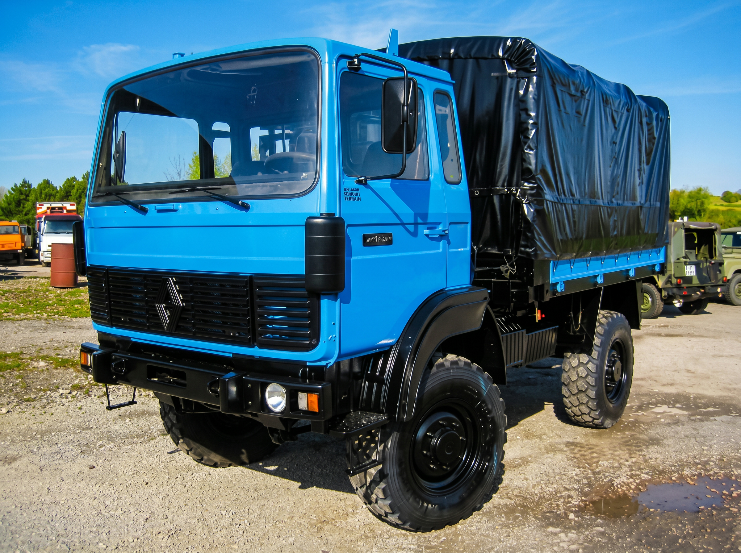 RVI TRM 2000 CARGO BACHE