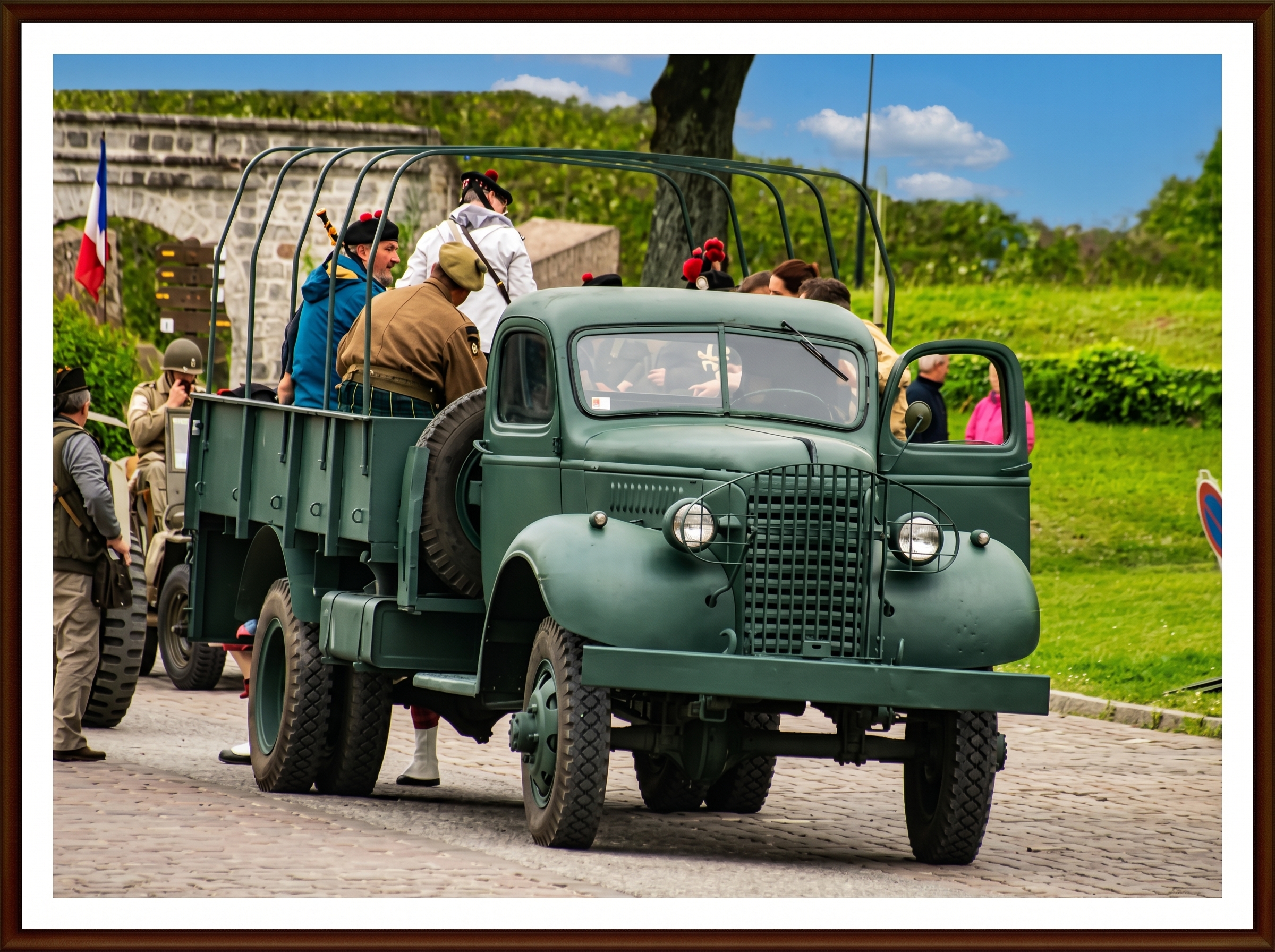 LOCATIONS VEHICULES MILIATIRE COMMEMORATIONS HISTORIQUES
