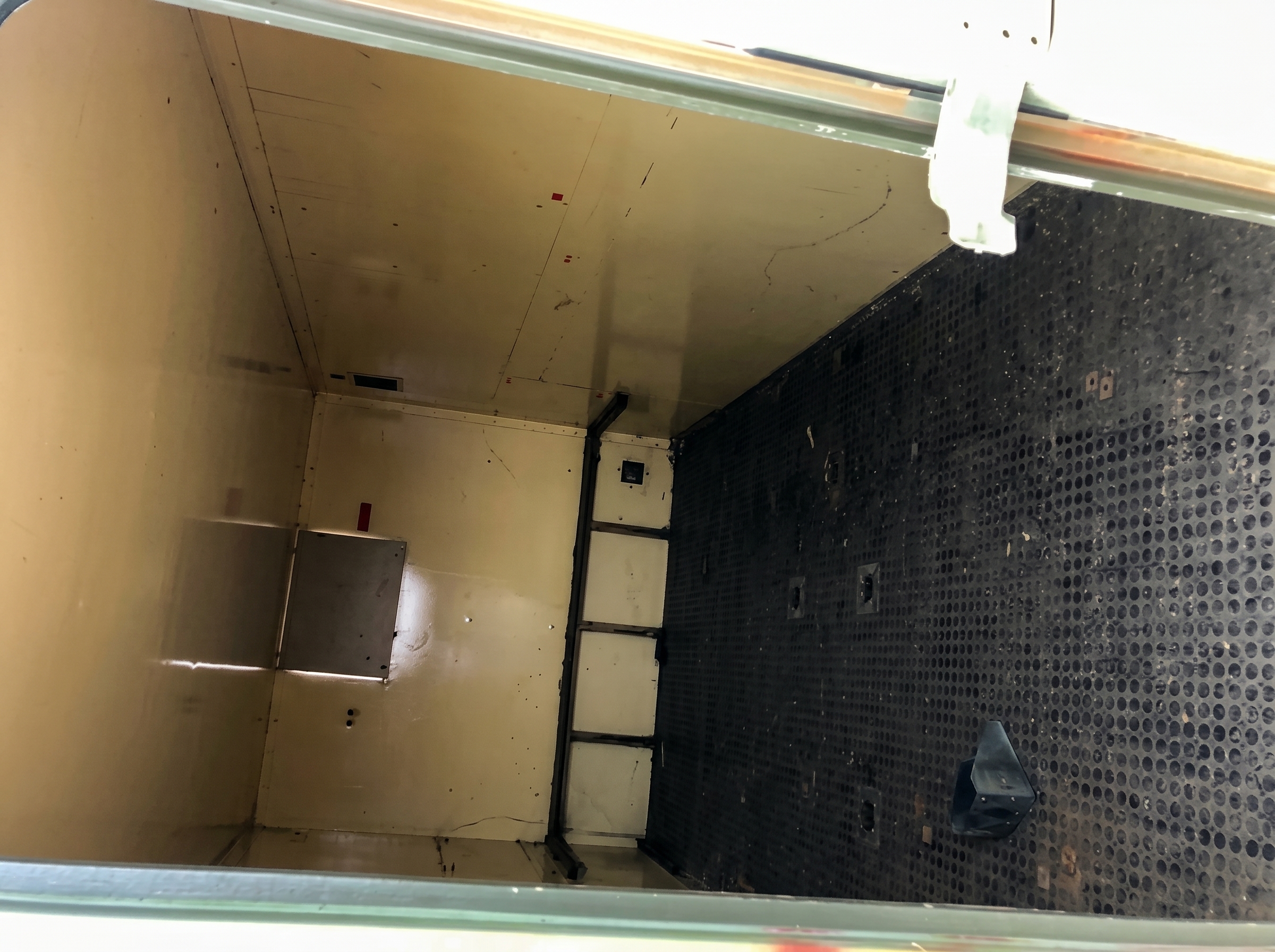 SHELTER 4.30 X 2.30 x 2.10