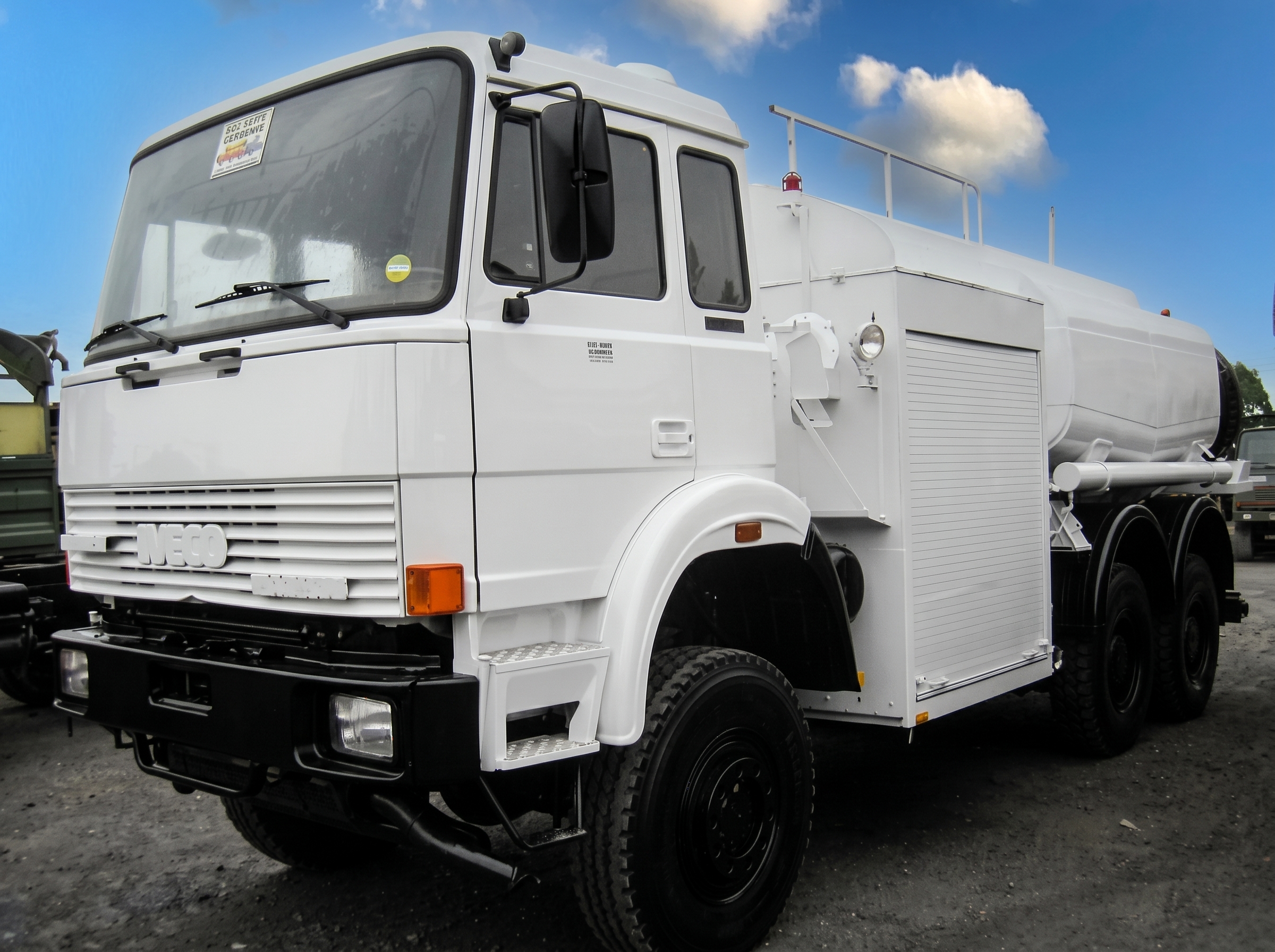 IVECO 6X6 CITERNE 8 000 LITRES